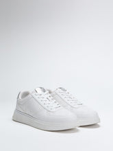 Wulfred Embossed Low-Top Sneakers