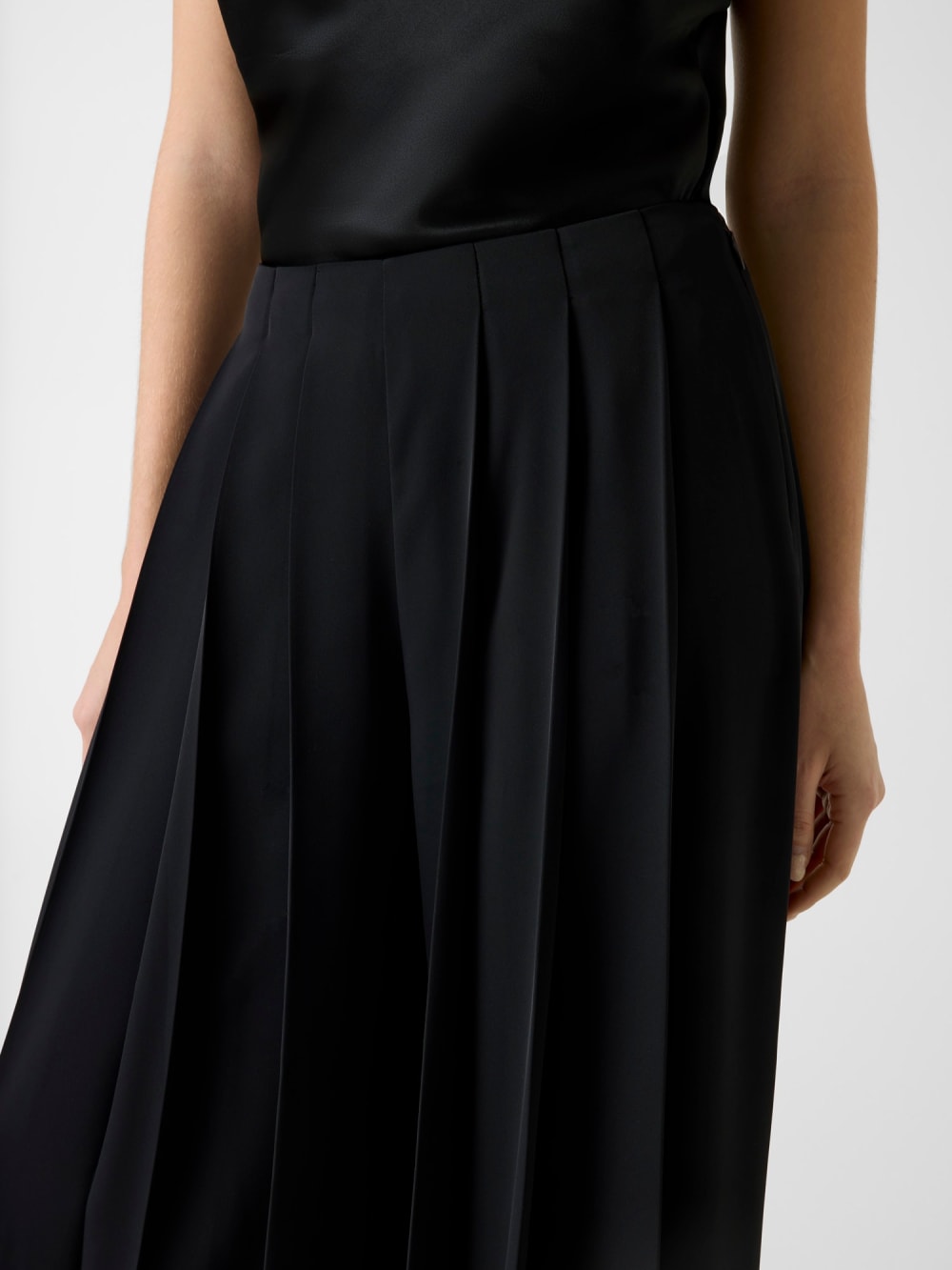 Marciano pleated pants