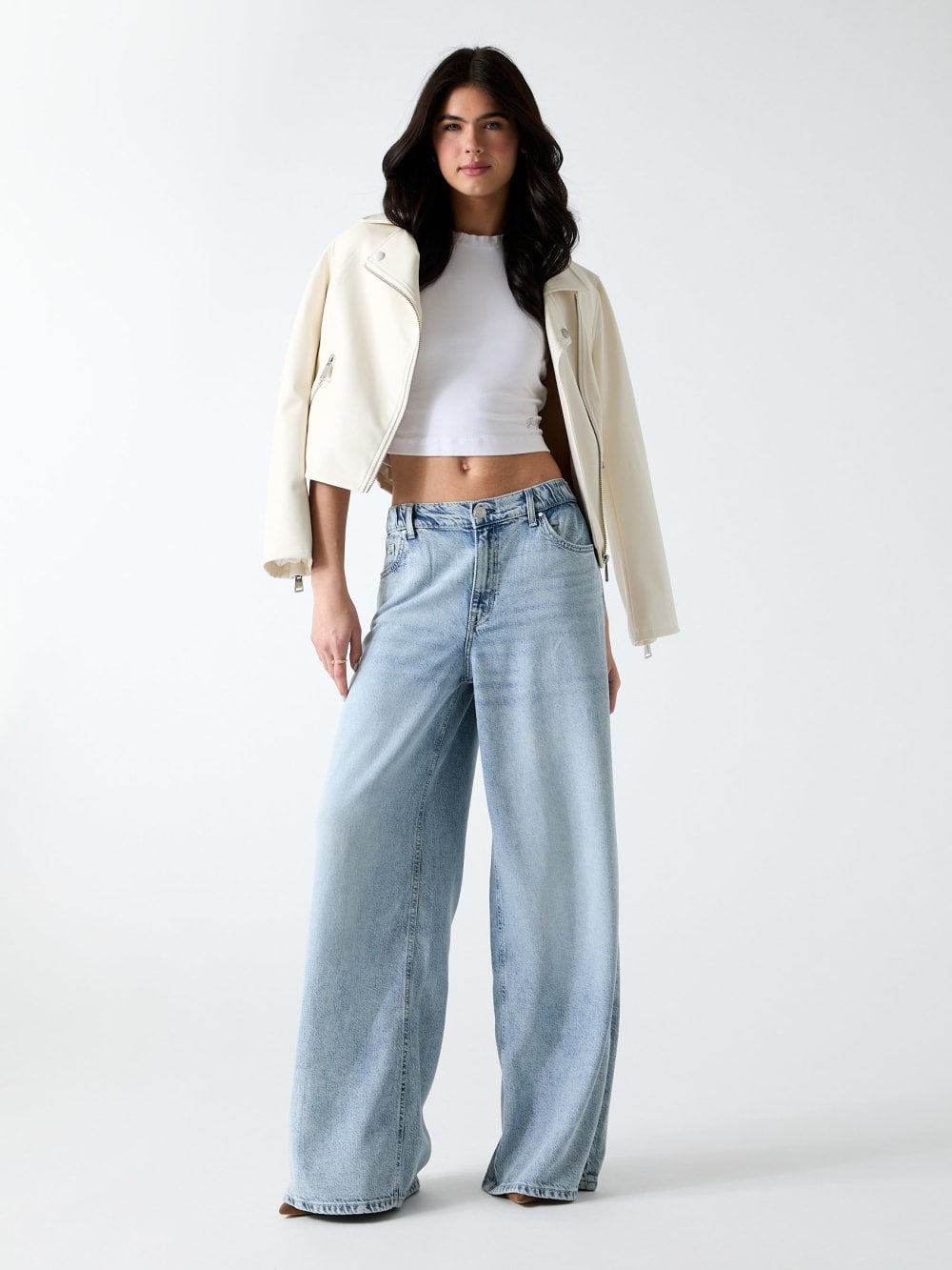 Loose-leg jeans