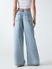 Loose-leg jeans