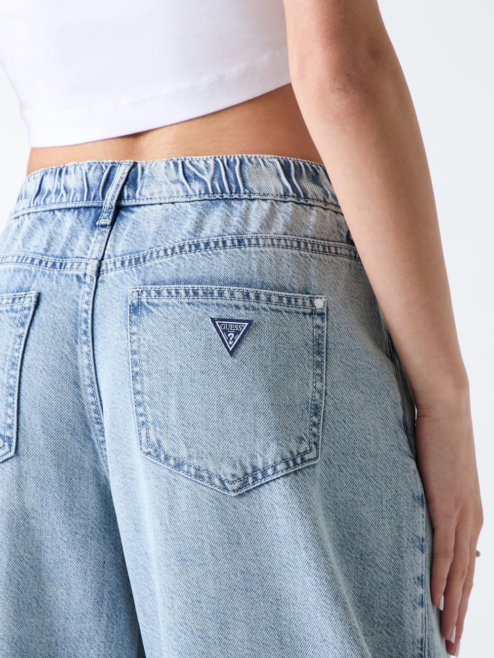 Loose-leg jeans