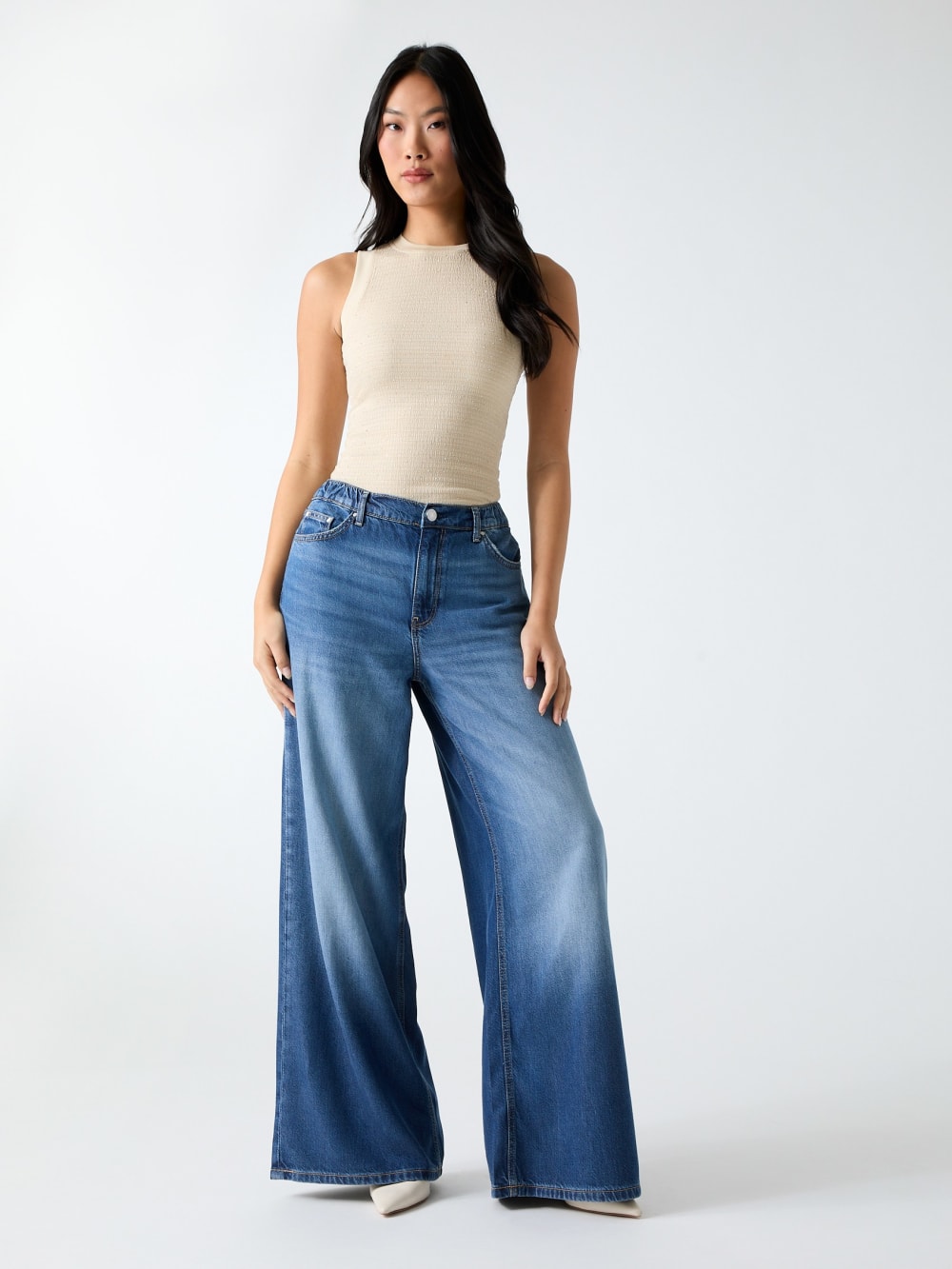 Loose leg jeans