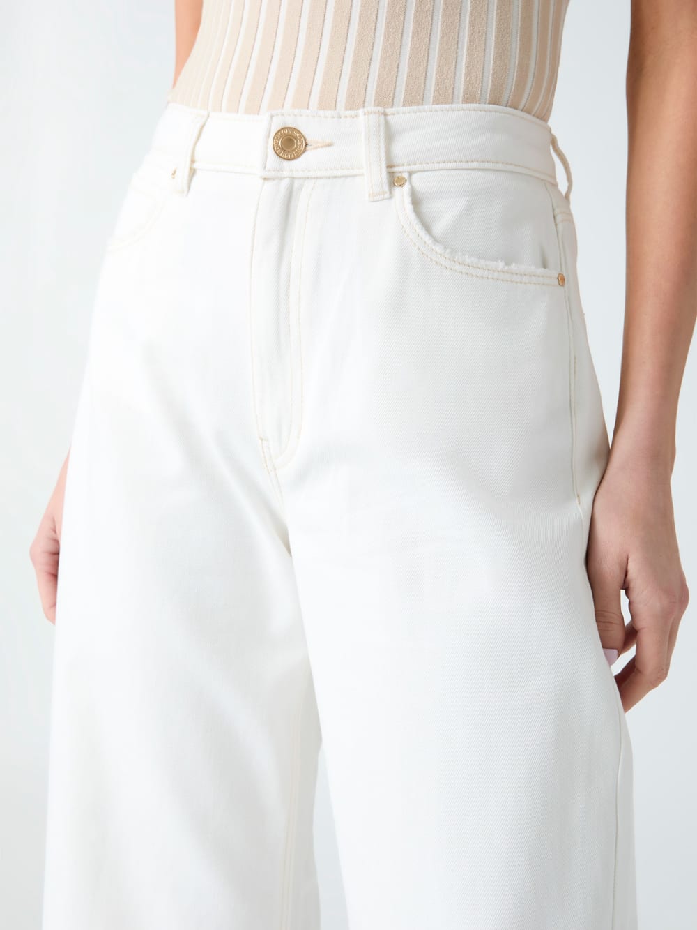 Wide-leg jeans