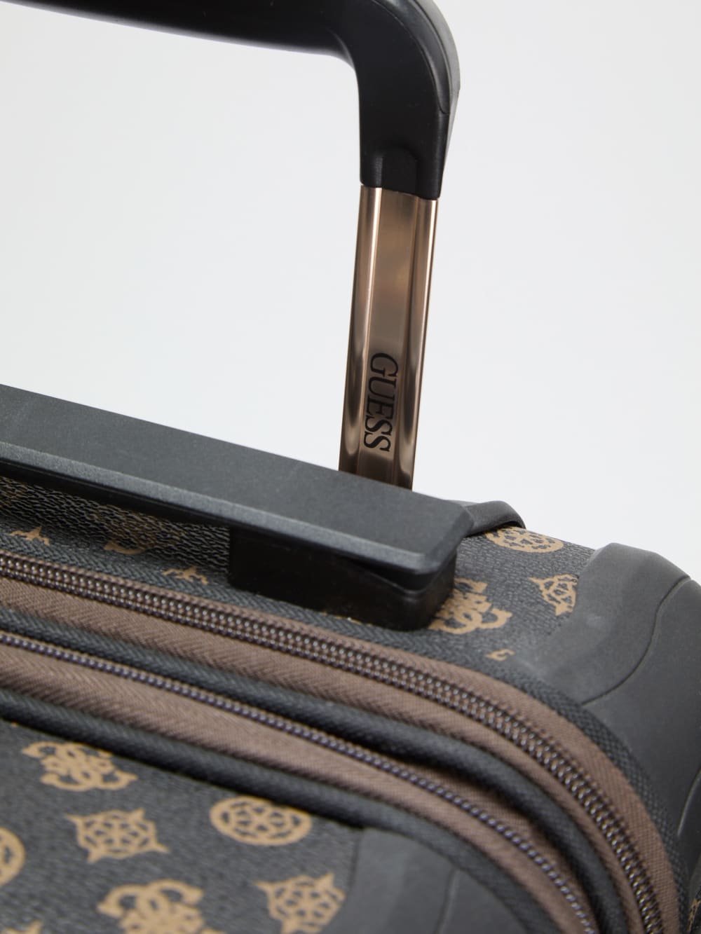 Wilder Peony 20" 8-Wheel Suitcase