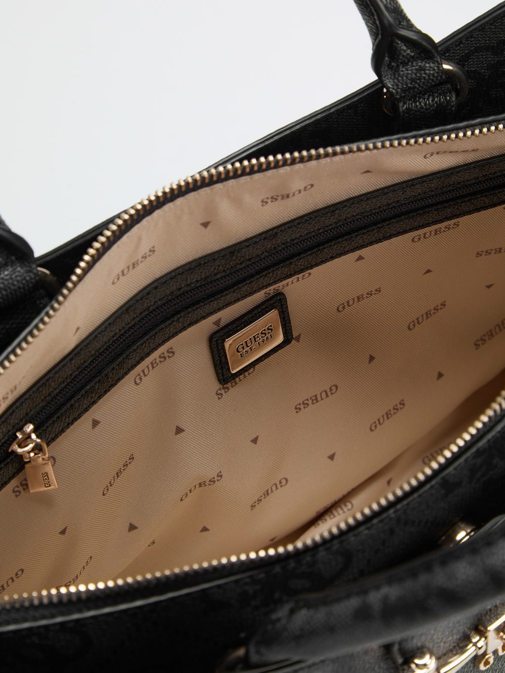 Janie 4G logo satchel