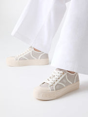 Issah logo sneaker