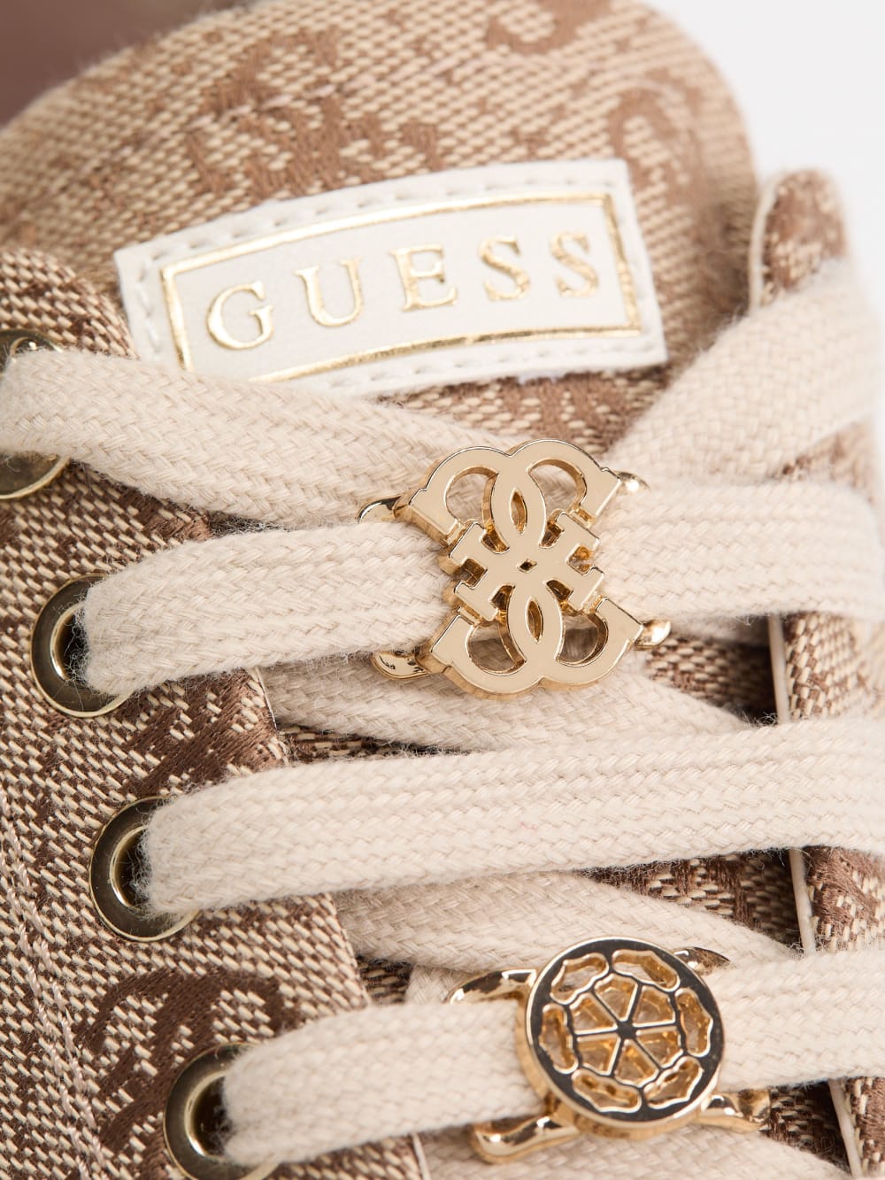 Stasey Quattro G Low-Top Sneakers