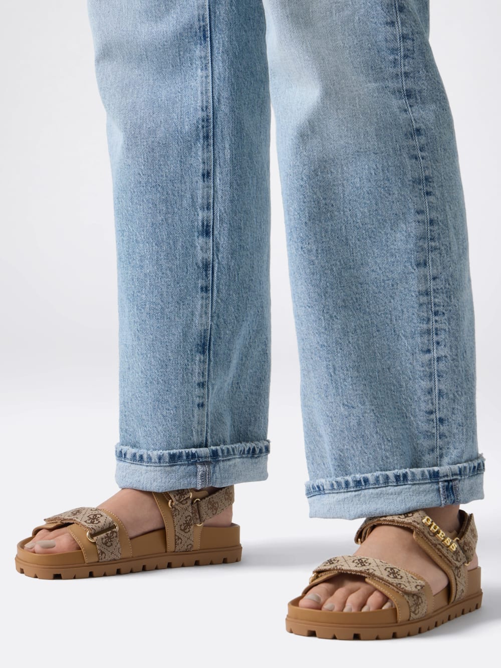 4G Logo Sandals