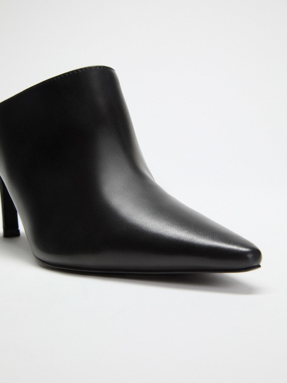 Pacon Stiletto Mules