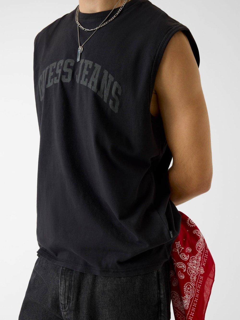 Sleeveless t-shirt