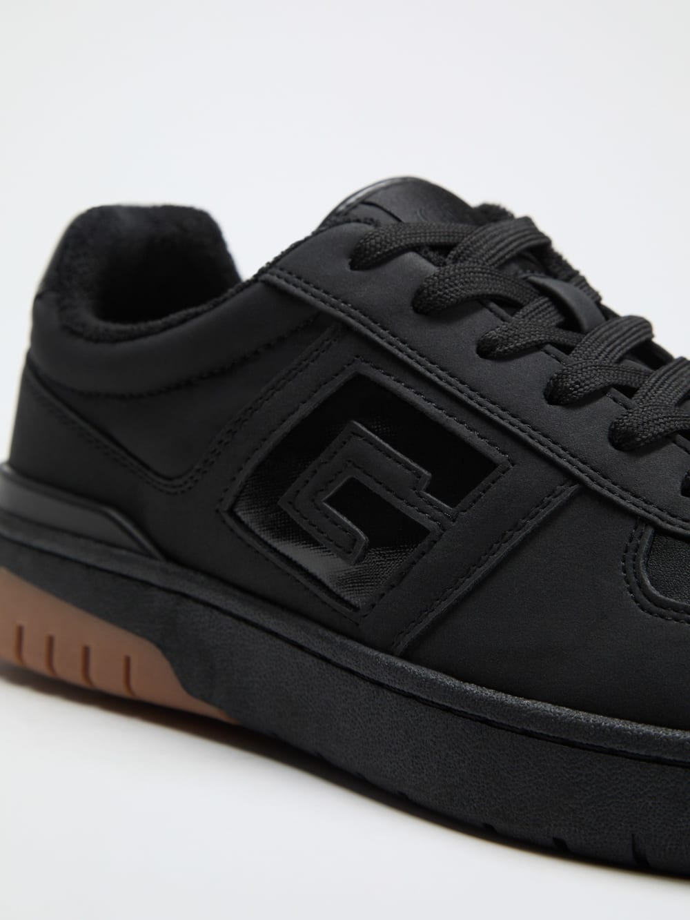 Nastele Signature G Sneakers
