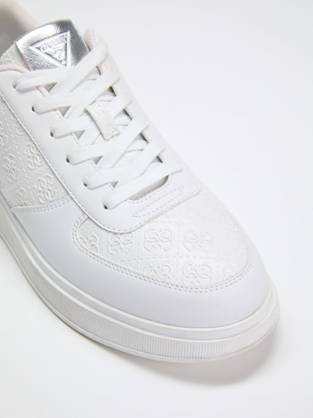Wulfred Embossed Low-Top Sneakers