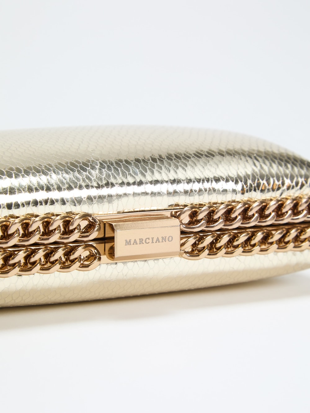 Wrap-Around Chain Clutch