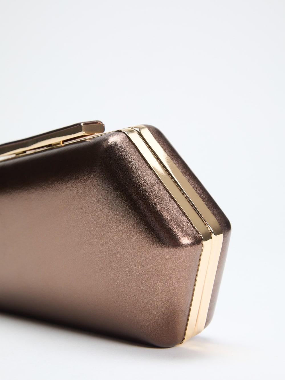 Gemma Metallic Clutch